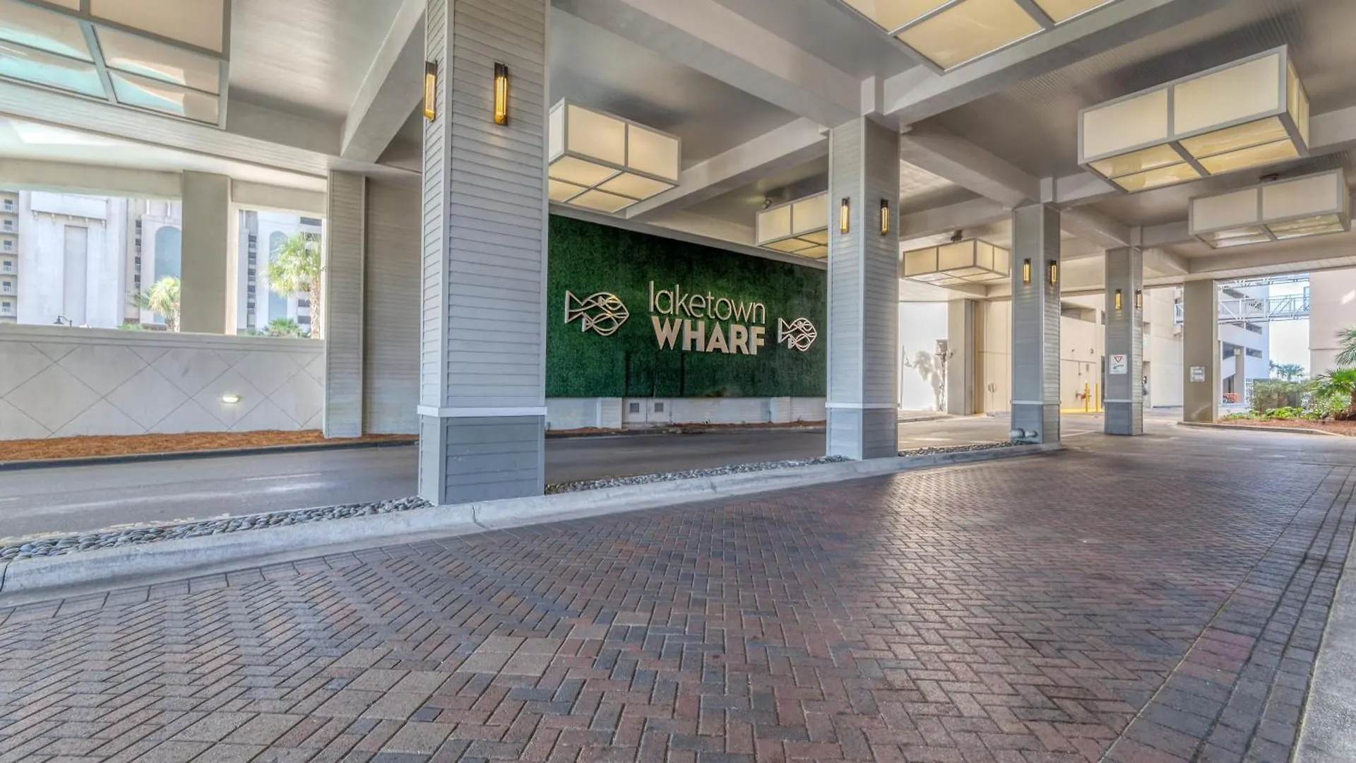 The Beach Scene At Laketown Wharf #524 By Nautical Properties Panama City Beach Feriehus